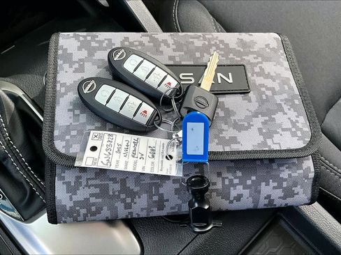 Used 2025 Nissan Frontier SV w/ SV Convenience Package image 14