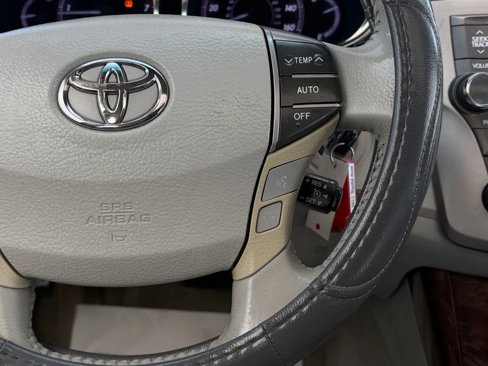 Used 2011 Toyota Avalon FWD image 28