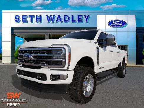 Used 2023 Ford F250 Platinum w/ FX4 Off-Road Package image 6