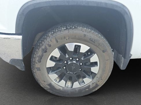 Used 2024 Chevrolet Silverado 3500 LT w/ Convenience Package AWD/4WD image 4