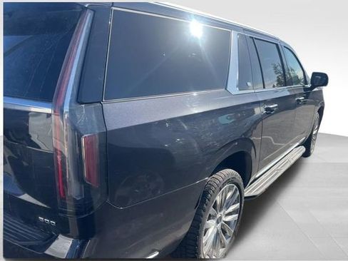 Used 2022 Cadillac Escalade ESV Premium Luxury AWD/4WD image 10