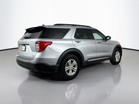 Used 2023 Ford Explorer XLT AWD/4WD image 7