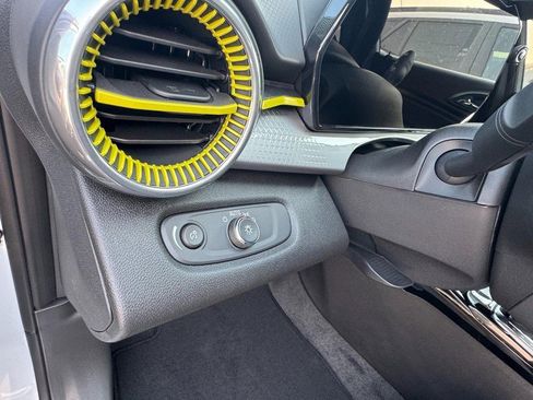 New 2025 Chevrolet Trax LT w/ Sunroof Package image 33