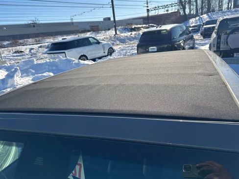 Used 2022 Jeep Wrangler Unlimited Sahara w/ Cold Weather Group image 3