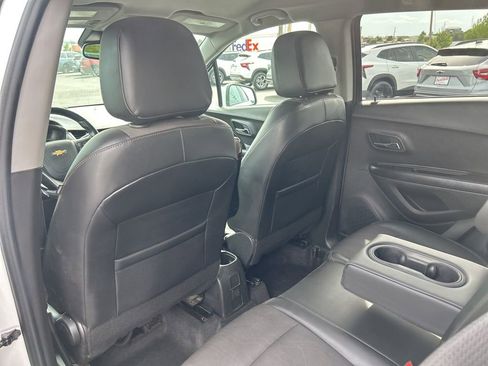 Used 2022 Chevrolet Trax LT w/ LT Convenience Package image 36