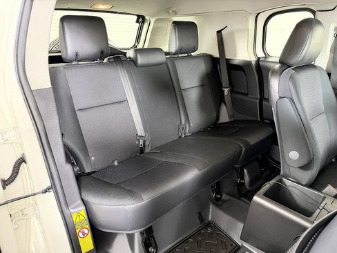 Used 2013 Toyota FJ Cruiser 4WD image 40