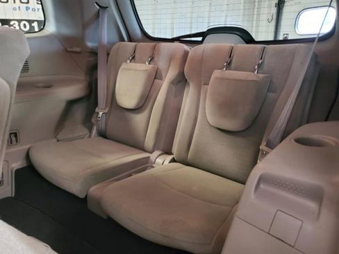 Used 2012 Toyota Highlander FWD w/ Tech Pkg image 8