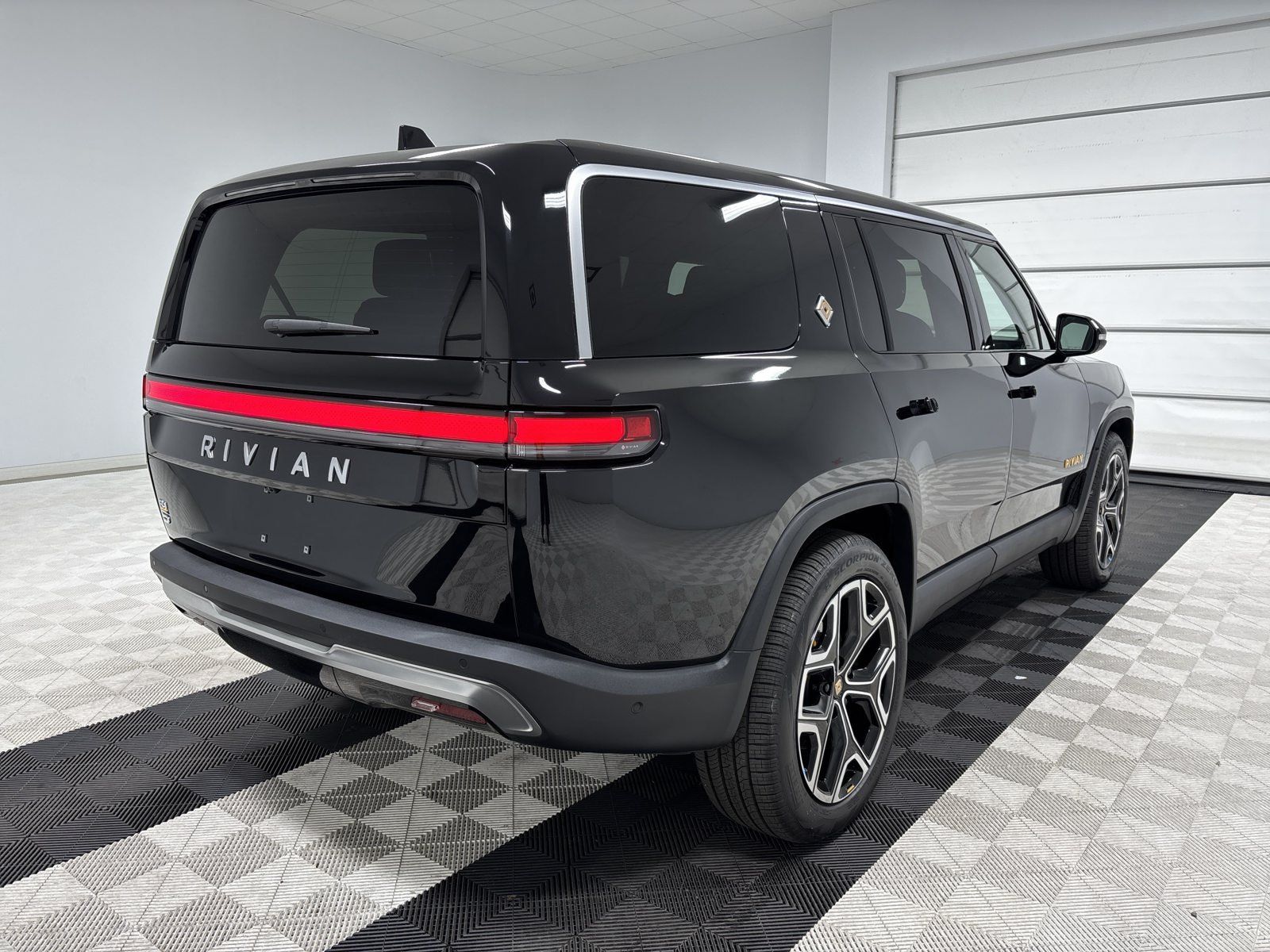 Used 2023 Rivian R1S Adventure Quad AWD/4WD image 5