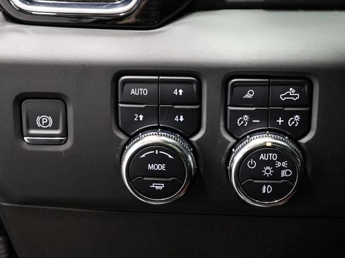 Certified 2025 GMC Sierra 2500 Denali Ultimate AWD/4WD image 32
