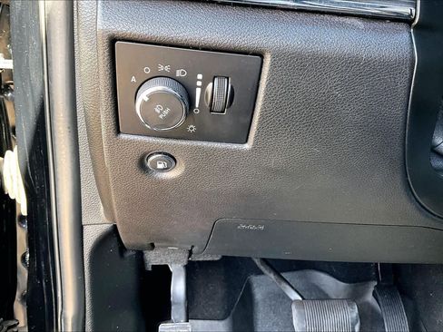 Used 2019 Jeep Grand Cherokee Limited w/ Trailer Tow Group IV image 33