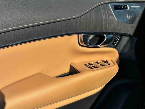 Used 2022 Volvo XC90 T6 Inscription w/ Lounge Package image 16