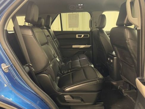 Used 2022 Ford Explorer XLT w/ Equipment Group 202A AWD/4WD image 32