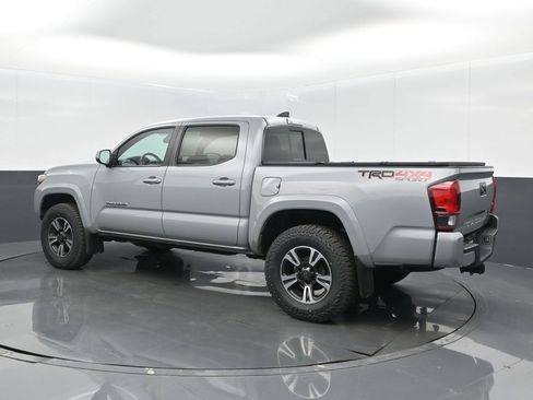 Used 2018 Toyota Tacoma TRD Sport image 16