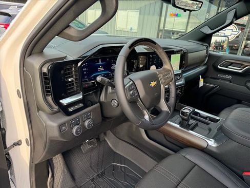 Used 2024 Chevrolet Silverado 1500 High Country AWD/4WD image 7