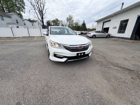 Used 2017 Honda Accord Sport image 4