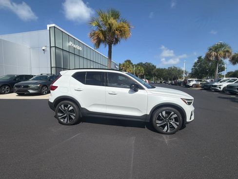 Certified 2023 Volvo XC40 B4 Plus w/ Protection Package Premier FWD image 17