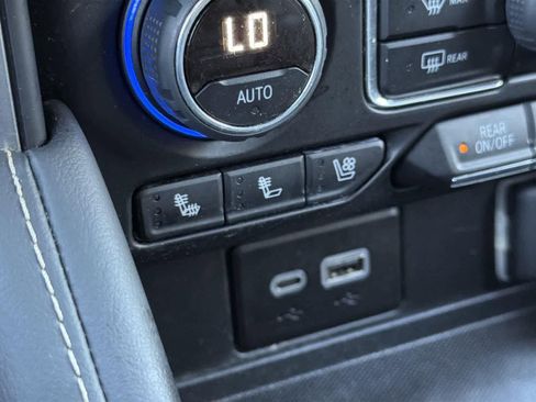 Used 2023 Chevrolet Suburban Premier image 21