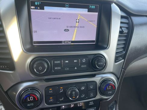 Used 2019 Chevrolet Suburban LT RWD image 9