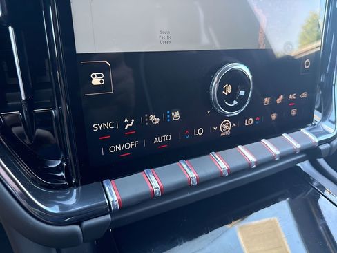 Used 2025 GMC Yukon XL AT4 Ultimate w/ LPO, AT4 Appearance Package AWD/4WD image 26
