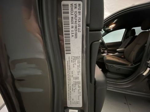 Used 2021 Jeep Grand Cherokee Laredo AWD/4WD image 26