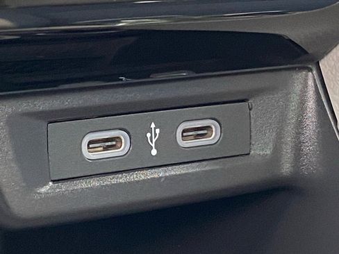 Certified 2025 Volkswagen Jetta SE image 16