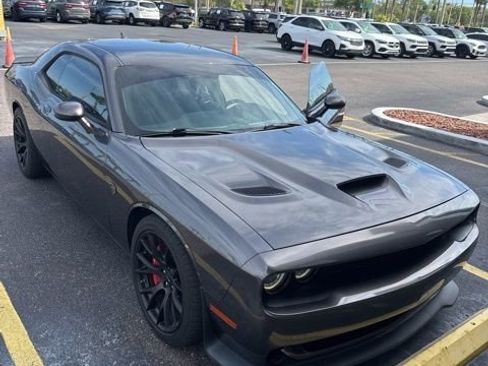 Used 2016 Dodge Challenger SRT Hellcat image 1