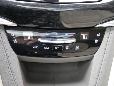 Used 2022 Cadillac XT6 Premium Luxury w/ Technology Package AWD/4WD image 19