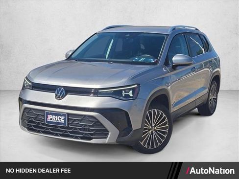 Used 2025 Volkswagen Taos SE FWD image 1