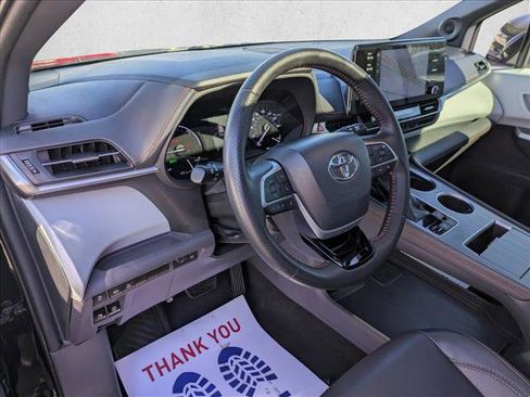 Used 2021 Toyota Sienna XSE image 10