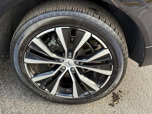 Certified 2024 Volvo XC60 B5 Plus w/ Protection Package Premier image 8