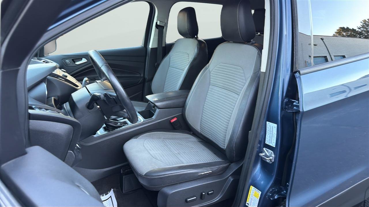 Used 2018 Ford Escape SE w/ SE Sport Appearance Package AWD/4WD image 12