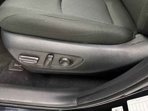 Used 2025 Toyota RAV4 XLE AWD/4WD image 27