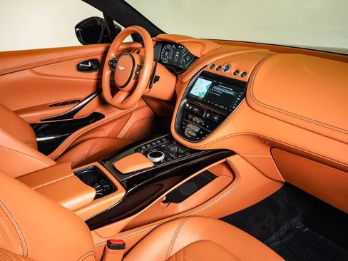 Used 2023 Aston Martin DBX AWD/4WD image 17