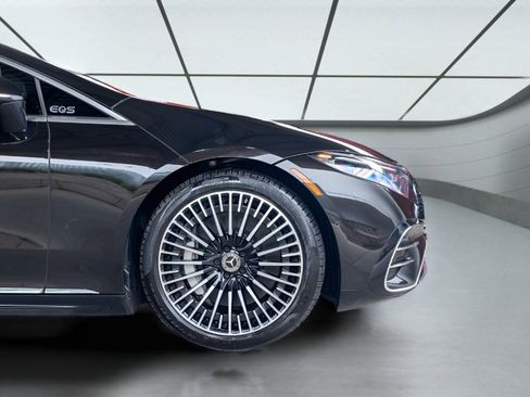 Used 2022 Mercedes-Benz EQS 580 4MATIC Sedan w/ Pinnacle Trim Package image 10