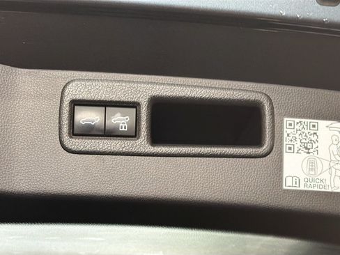 Used 2024 Toyota Venza XLE AWD/4WD image 29