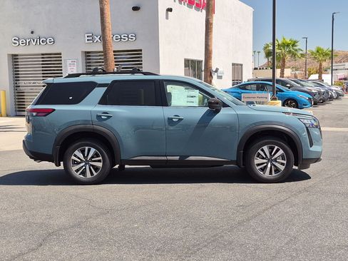 New 2026 Nissan Pathfinder SL FWD image 5