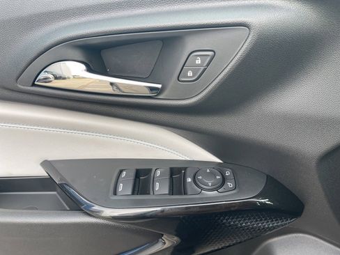 New 2026 Chevrolet Trax LT w/ Sunroof Package image 28