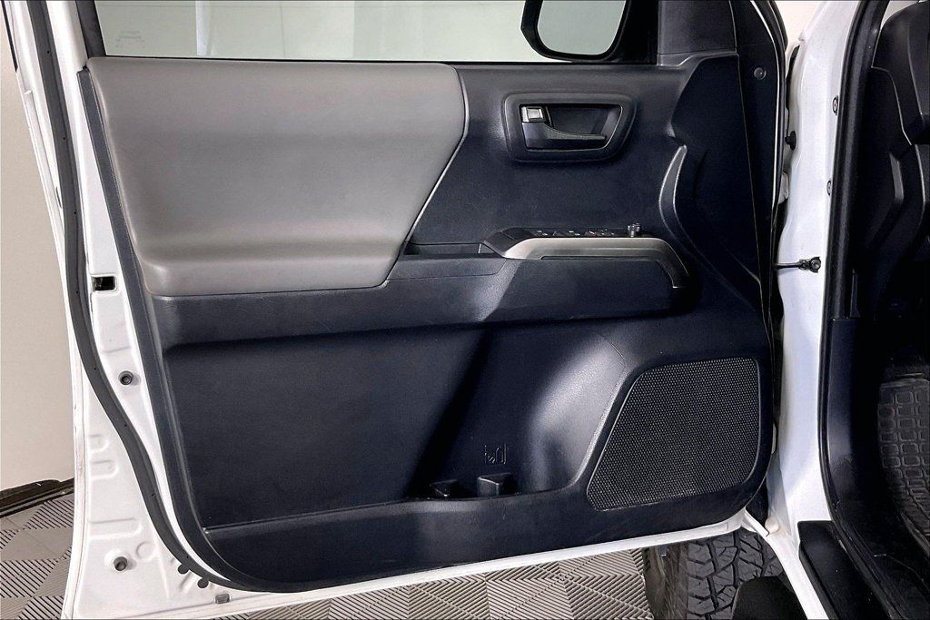 Used 2019 Toyota Tacoma SR5 AWD/4WD image 21