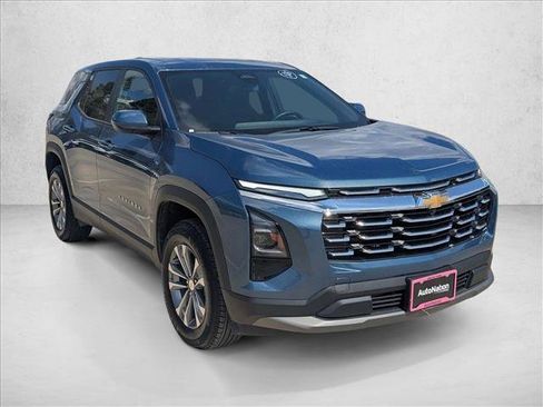 Used 2025 Chevrolet Equinox LT image 3