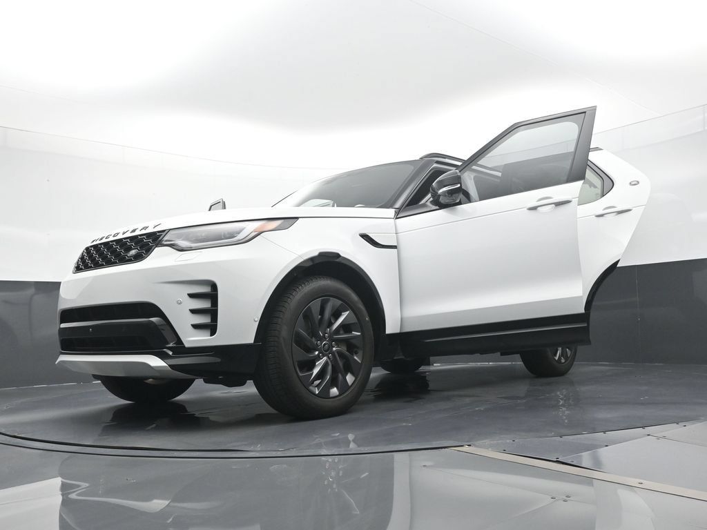 Used 2024 Land Rover Discovery Dynamic SE AWD/4WD image 28