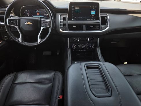 Used 2022 Chevrolet Suburban LT w/ Luxury Package RWD image 9