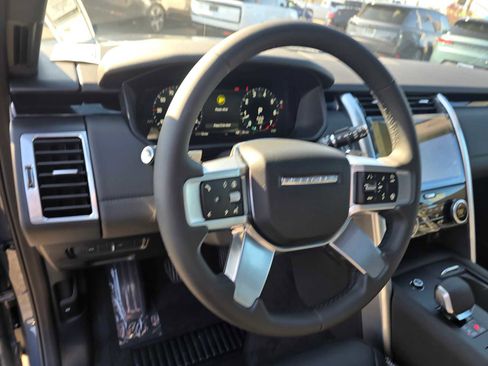 New 2025 Land Rover Discovery S image 27