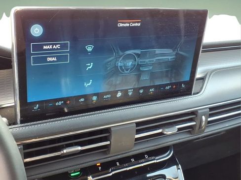 Used 2023 Lincoln Corsair AWD image 12