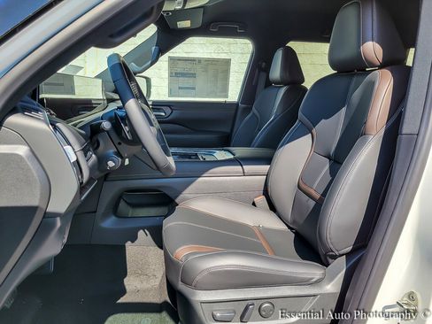 New 2025 Nissan Armada SL w/ Captain's Chari Seat Package image 8