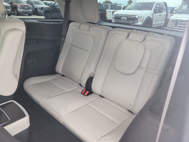 Used 2025 Lincoln Aviator Reserve w/ Equipment Group 201A AWD/4WD image 15