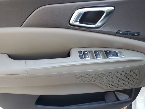 New 2026 Kia Carnival EX FWD image 17