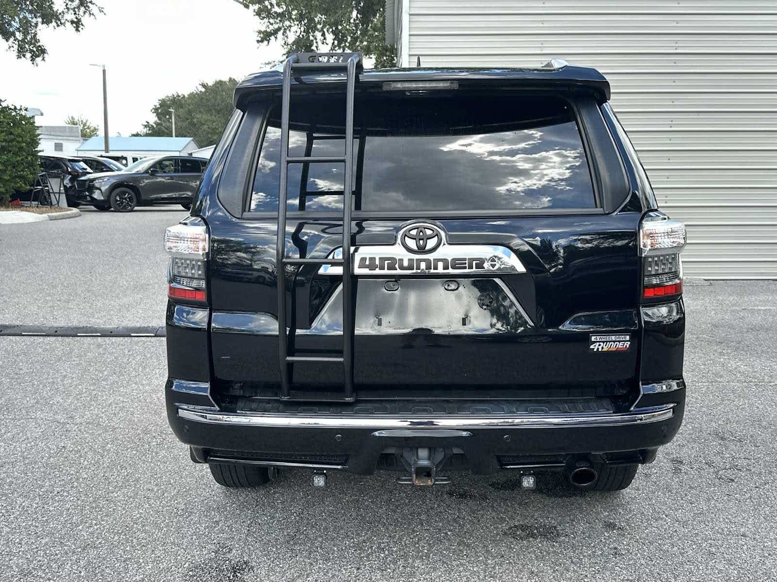 Used 2021 Toyota 4Runner Limited AWD/4WD image 5
