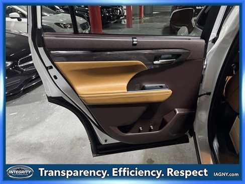 Used 2020 Toyota Highlander Platinum image 11