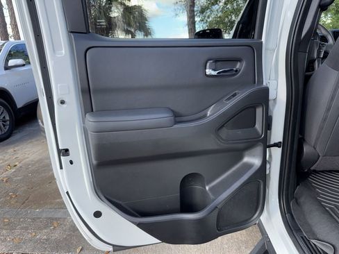 Used 2023 Nissan Frontier SV w/ Midnight Edition Package image 24