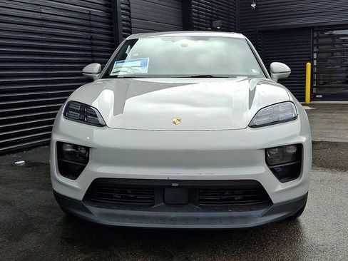 New 2026 Porsche Macan 4 Electric image 10